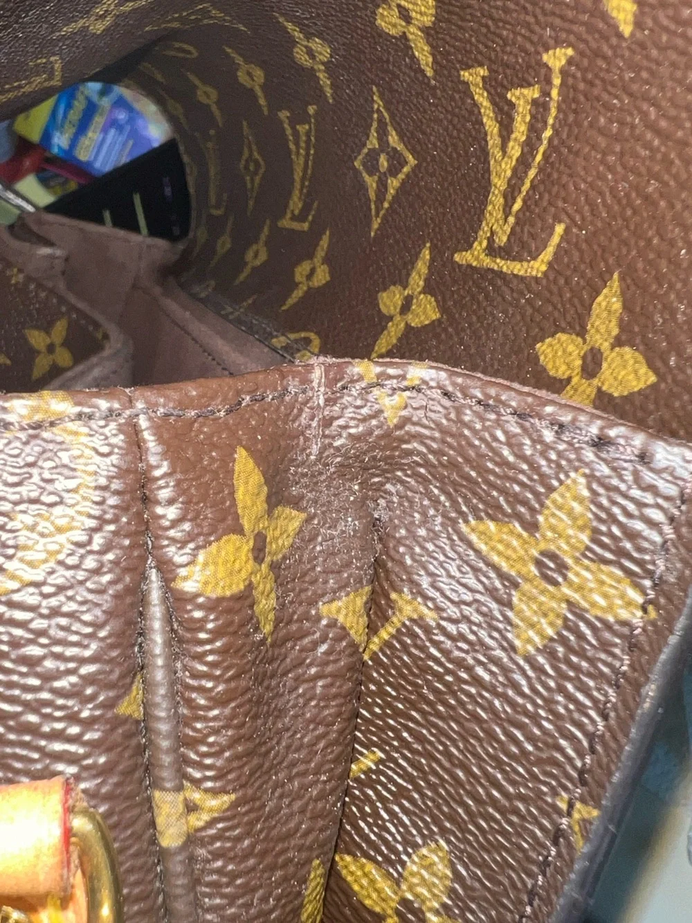 100% Authentic Louis Vuitton Pouchette Metis in monogram canvas